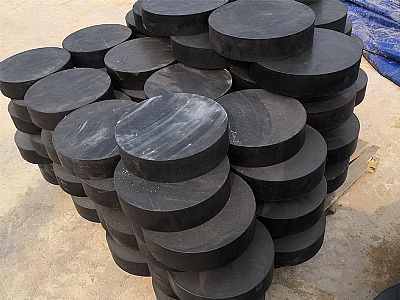 密山市板式橡胶支座由若干层橡胶片与薄钢板经加压硫化